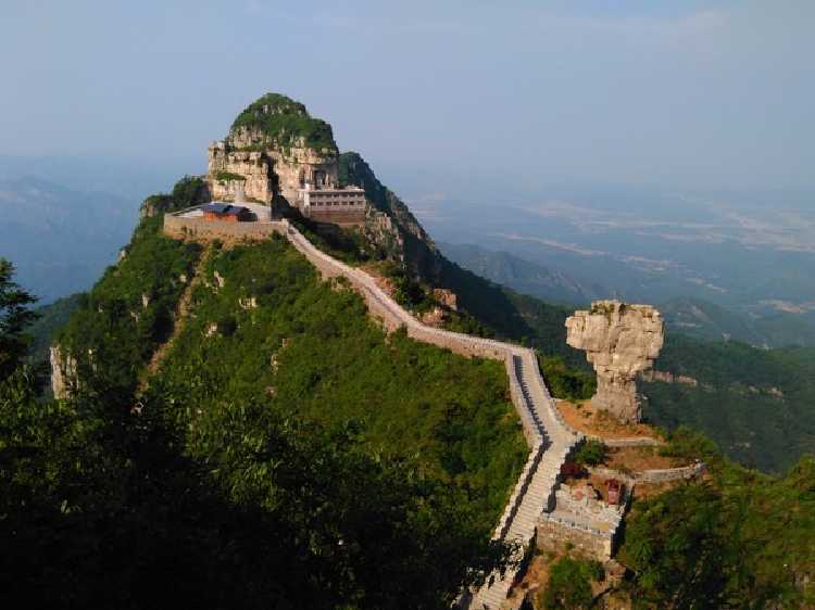 辉县市轿顶山风景区