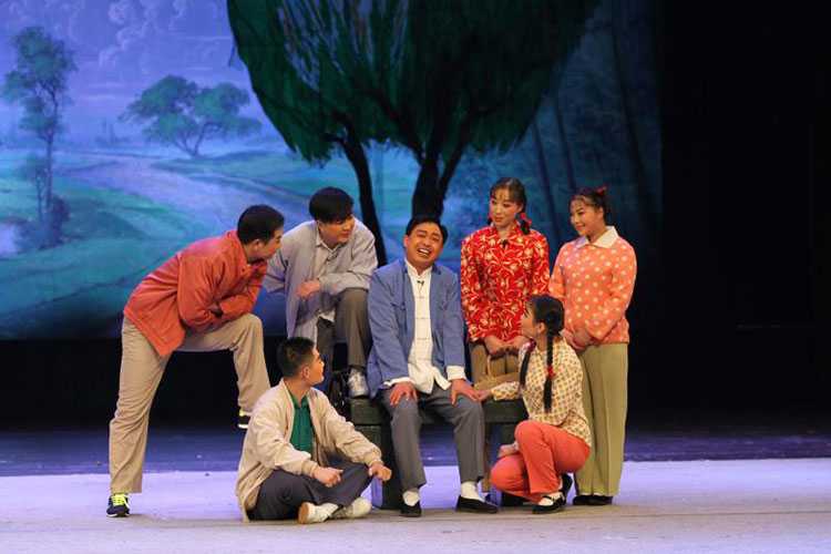 中原文化大舞台豫剧《倒霉大叔的婚事》