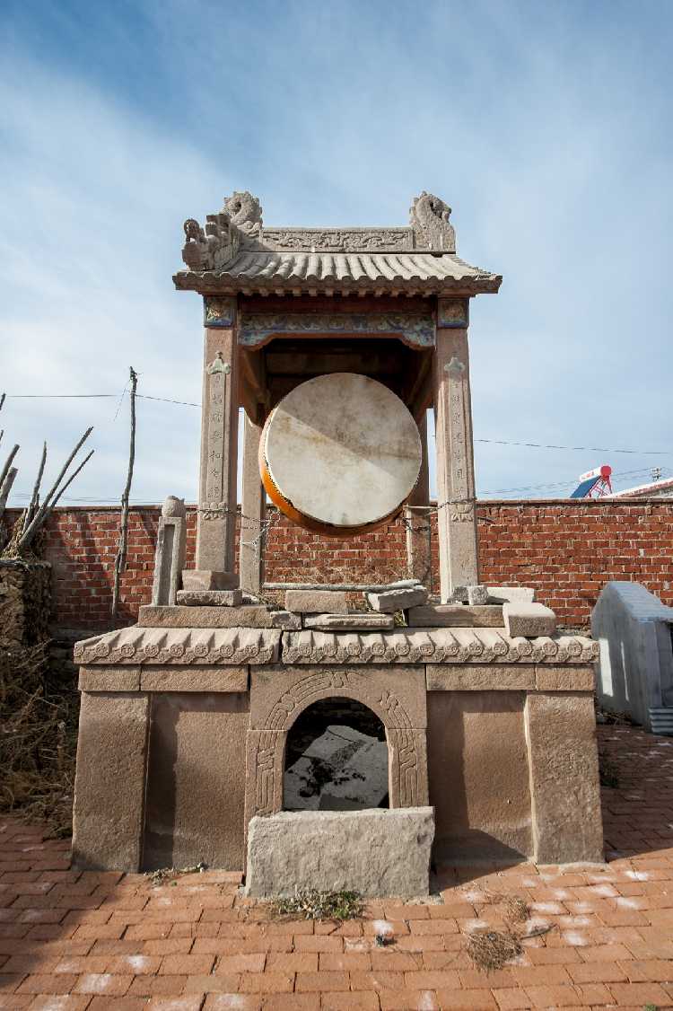 警醒大地三千界  响彻重楼十贰层 鼓楼联 大宁寺位于辽西北票市黑城子