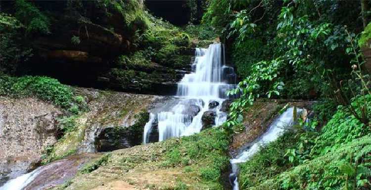 赤水燕子岩景区介绍图片