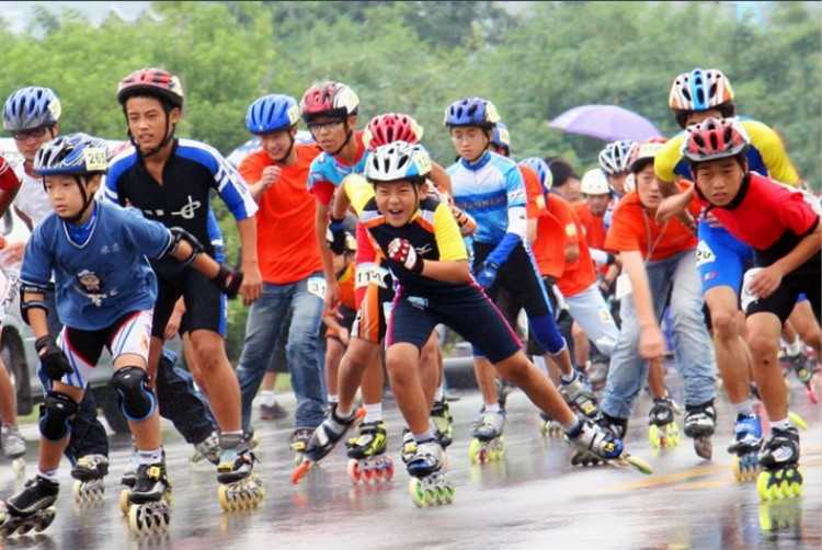新乡县京华杯中秋溜冰比赛