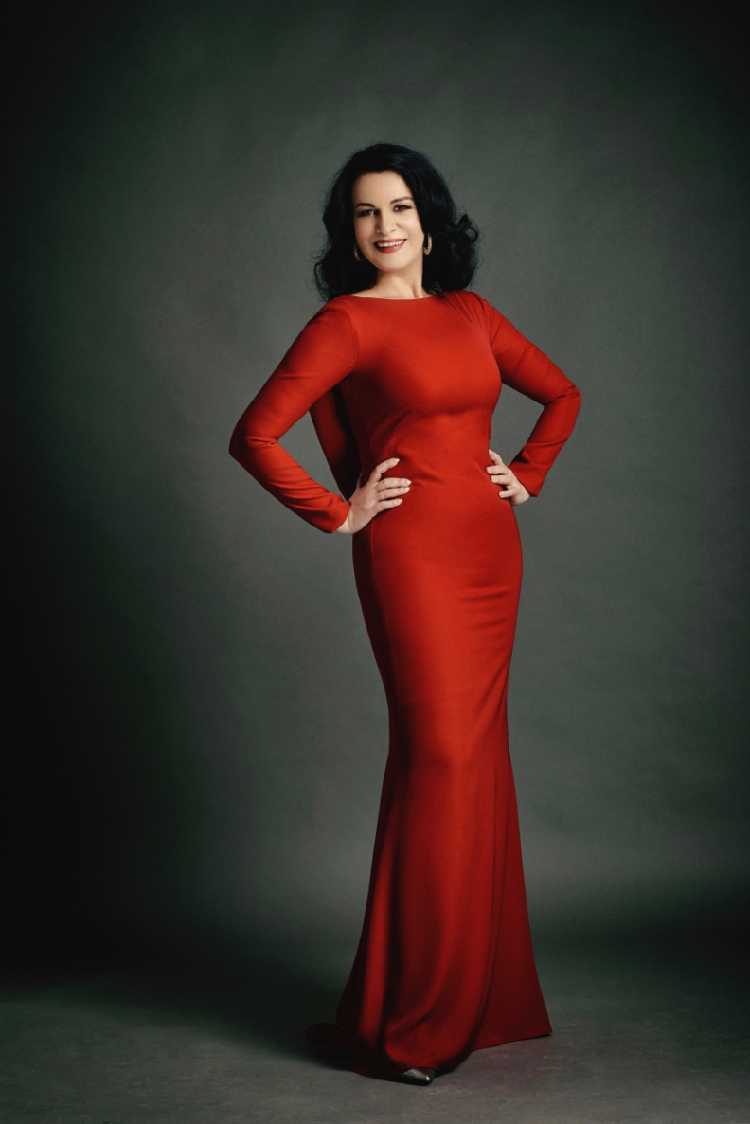 国际明星安吉拉61乔治乌(angela gheorghiu)1965年出生于罗马尼亚.