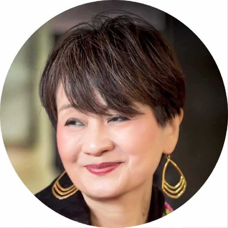 淳子,中国作家协会会员,原电台主持人