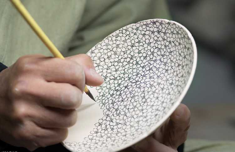 老有所依·老有所艺——陶瓷釉上彩绘