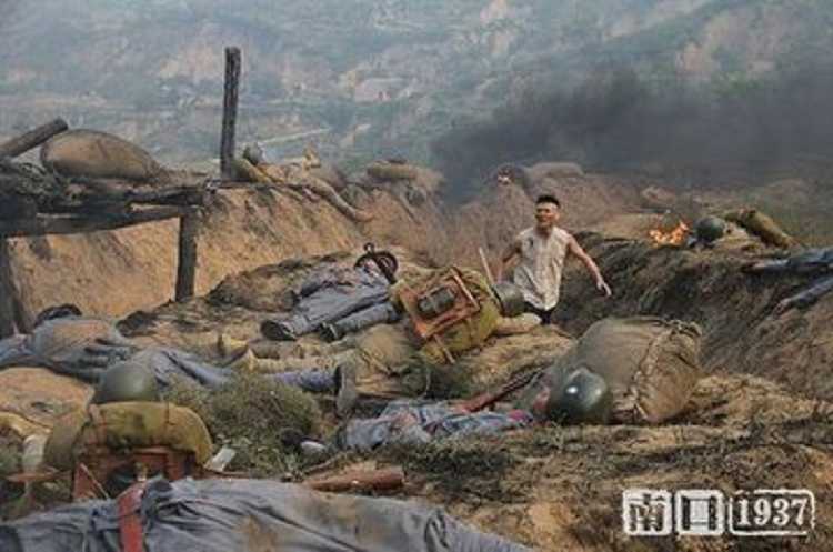 守护英灵六十多年的老人赵铁锤无意中挖出了南口战役指挥将领龙飞团长